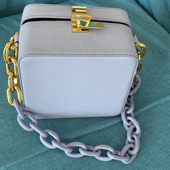 The Volon Leather Chain-Linked Shoulder Bag - Picture 2 of 5